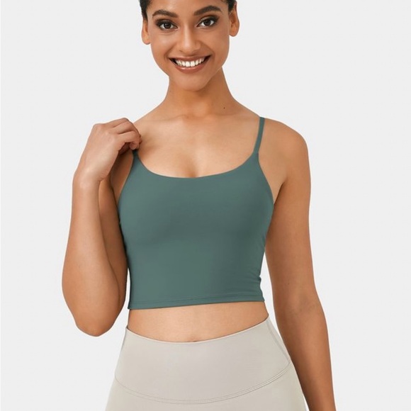 Basic Padded Cropped Workout Tops - Picture 8 of 8